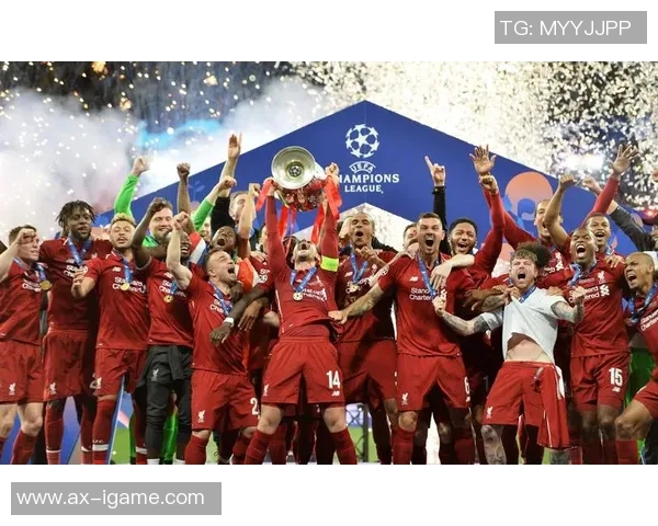 镜头语言中的激情：阿诺德与利物浦球迷的动人瞬间